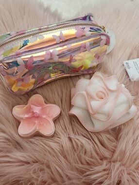 Brand New 3CT BUNDLE QUO COSMETIC BAG & BATH ACCESSORIES
